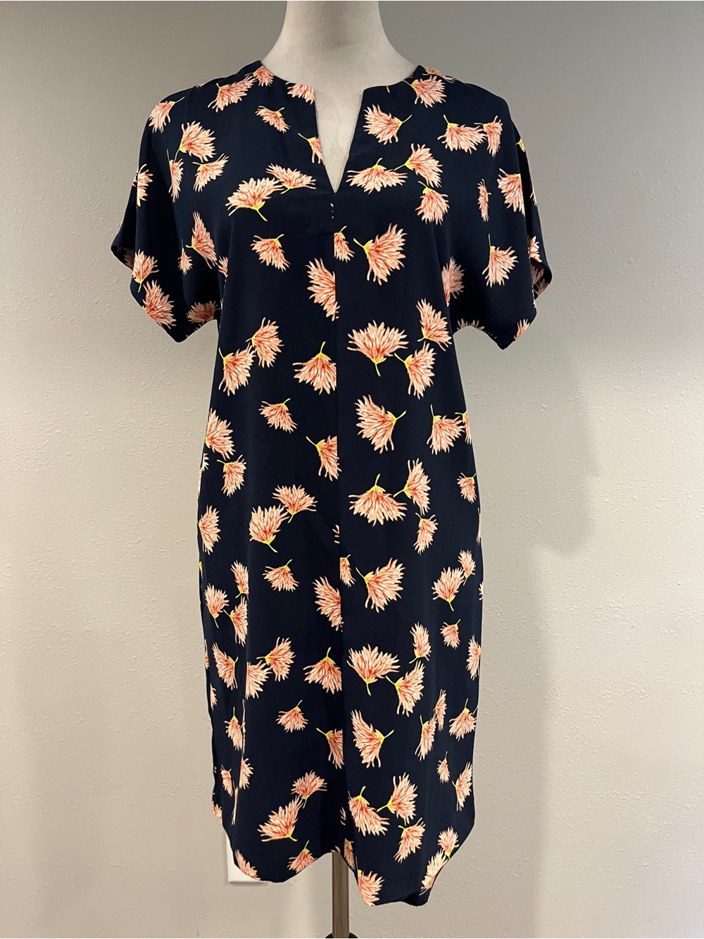 Ann Taylor Floral Split-Neck short sleeves navy Shift Dress size extra small